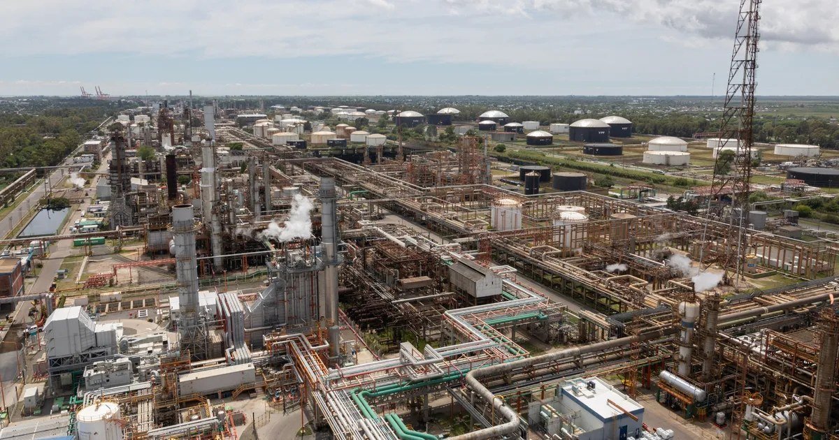 Vista general de la planta de Refinería La Plata de YPF